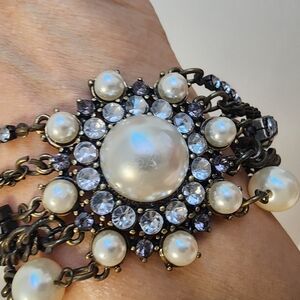 Elegant Pearl and Crystal Bracelet